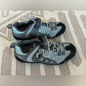 Women’s Mountain Biking Shoes - Gray & Mint - Size 8.5